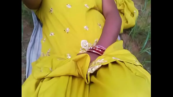 Gadis Liar Di Ladang Dengan Suara Serak Menggoda