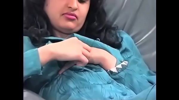 Gadis Seksi Ravina Yang Menggoda