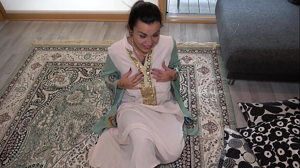 Arab Stepmom Dengan Pantat Besar Yang Bergairah Dan Anak Tirinya – Cerita Panas Arab – Kisah Nyata Seks Arab Terbaru