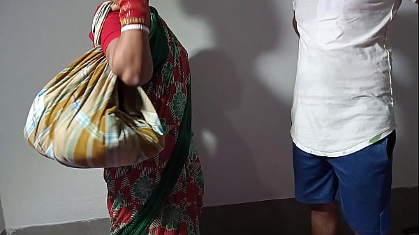 गर्म बर्तन बेचने आई जवान आंटी की रसीली चुदाई – हिंदी में गहरी आवाज