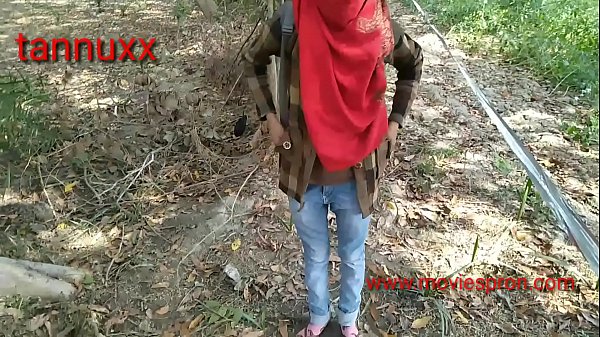 Gadis India Seksi Bercinta Di Alam Terbuka