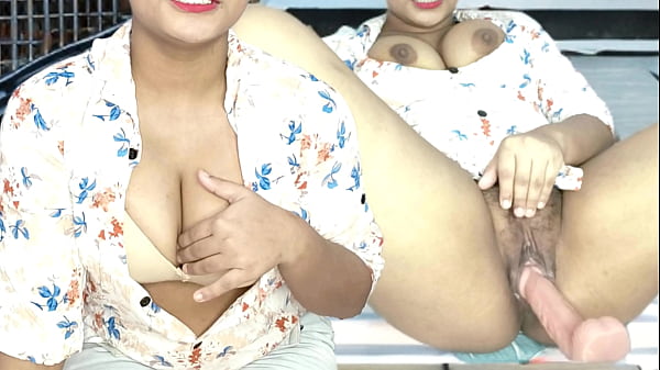 उर्फी की मोटी गांड और गीली चूत से पेशाब की धार उड़ाती हॉट सेक्स मशीन का हिंदी गर्मा-गर्म ऑडियो
