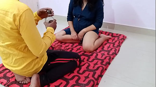भारतीय अश्लील हिंदी आवाज़ में: बहन को शराब पिलाकर रातभर जबरदस्ती चोदा