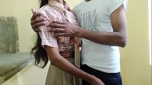 Mahasiswa Desa India Menggila Dengan Pacar Sekolahnya Yang Berusia 18 Tahun