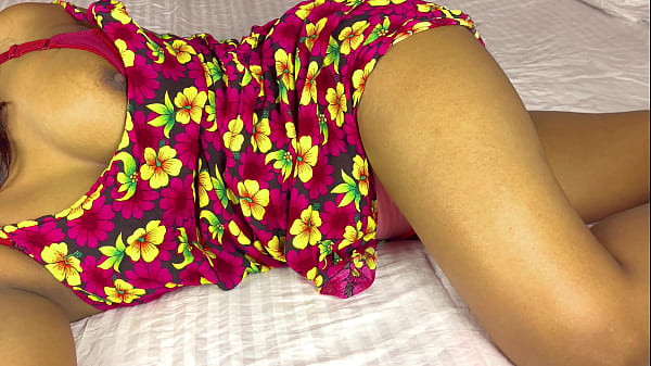 Gadis Desi India Memandang Celah Perawan Miliknya