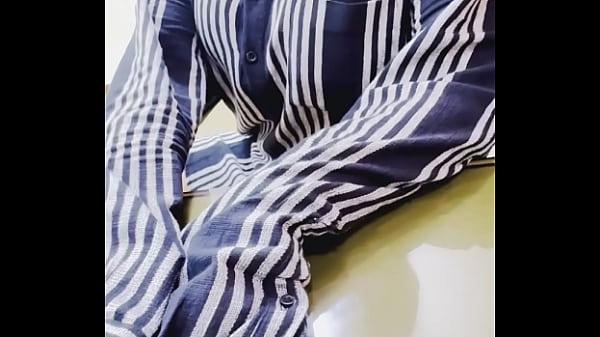 Goyang Sekretaris Pribadiku Yang India Di Kantor, Hisap Kontol, Remas Payudara Dan Jilat Memeknya.