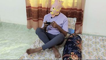 Kubayar Adik Tiriku Dengan Nafsu Karena Izinkan Dia Main Game.