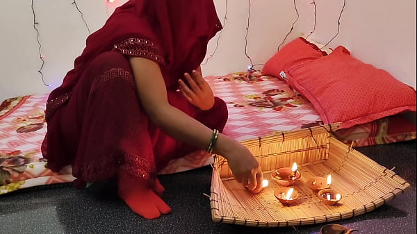 Malam Dipawali Yang Panas, Bhabhi Desa India Dan Kekasihnya Berbagi Gairah Liar