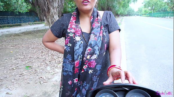 Bhabhi India Nakal Melayani Klien Di Pinggir Jalan, Ditembak Doggystyle Dengan Suara Seru Bahasa Hindi.