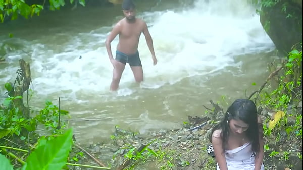Pasangan India Ganas Bercinta Keras Di Penginapan Tepi Sungai