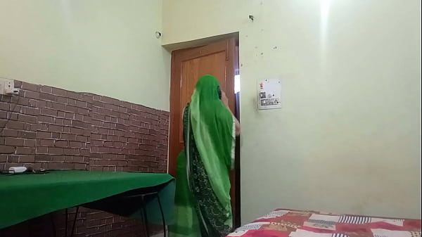 Pemandu Pengiriman India Menggoda Dengan Gaya Panas Dalam Bahasa Hindi