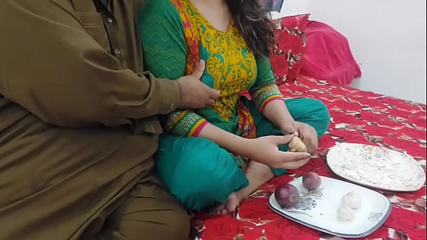 Bantu Ibu Tiri Potong Sayur Lalu Kutiduri Pantat Besarnya, Dia Selingkuhi Ayah Tiriku Dengan Audio Hindi Jelas