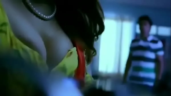 Desi Bhabhi Yang Menggoda, Gairah Membara Di Ranjang