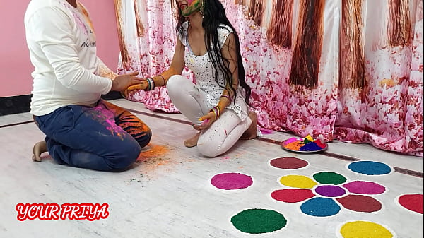 Gairah Holi: Priya Dan Kakak Tirinya Berpesta Meriah Di Hari Warna