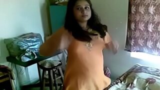 Pria Itu Menjilati Memek Basah Pacarnya Yang Montok Dalam Video Pacar