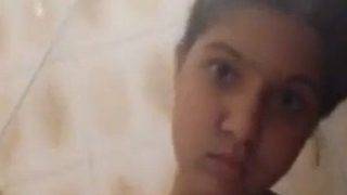 Video Panas Cewek India Mandi Sambil Mainin Diri