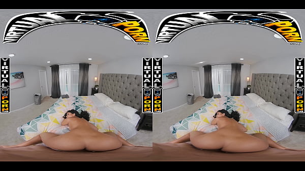 Mandinya Jadi Panas Saat Ameena Green, Adik Tiriku, Menggoda Di Kamar Mandi