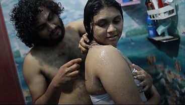 Cewek India Mandi Air Panas, Adik Tiri, Romansa Panas