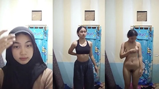 Abg Hijabnya Dibuka, Body Mulus Dipamerin Sambil Crot-crotan.