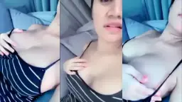 Alondra Baring Sambil Remes-remes Tetek, Putingnya Nyolot Keluar.