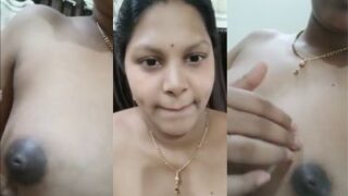 Desi Cewek Chennai Menekan Payudara Montoknya Yang Telanjang