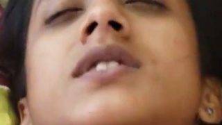 Memek Desi Mulus Dikocok Dalem, Crot Penuh Di Dalem