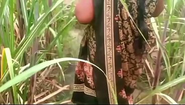 Ibu Tiri Sama Anak Tiri Ngewe Di Kebun Desa, Basah Kuyup Kena Embun Pagi.