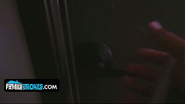 Bokep Montok Kakak Tiri Layla London Biarin Adik Tiri Ngegenjrot Memek Sempitnya.