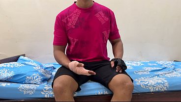 Ibu Tiri Bantu Anak Tiri Yang Luka Mandi, Malah Godain Dia. Akhirnya Ngewe, Nyepong Kontol, Sebelum Digenjot Keras.