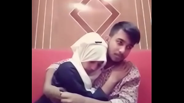 Desi Cewek Dan Cowok Lagi Ciuman Panas Di Hotel, Bikin Makin Pengen