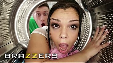 Brazzers – Adek Macet Di Jalan, Kakak Ngebut Di Ranjang, Mulusin Mampet Sampai Njerit-njerit Bareng Bintang Paling Hot