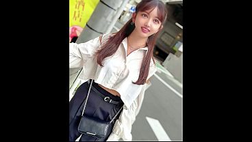 Goyangin Majalah, Setengah Filipina Setengah Jepang, Baru 18 Tahun, Tubuhnya Bikin Makin Panas.