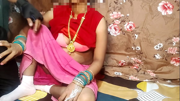 Baju Merah Ketat, Istri Desi Siap Digarap Suami Di Kamar