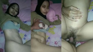 Entot Hijab Sambil Rebahan Samping Di Kosan, Basah Kuyup Sampe Njerit