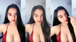 Mata Ressa, Belahan Toge Basah Minta Dijilat