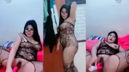Mbak Semok Pake Lingerie Bolong-bolong Colmek Sampe Basah