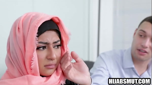 Gadis Berjilbab Terpaksa Digarap Bule Amerika.