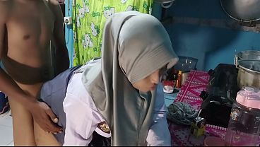 Ngentot Adik Ipar Sambil Mainin Teteknya Yang Gede.