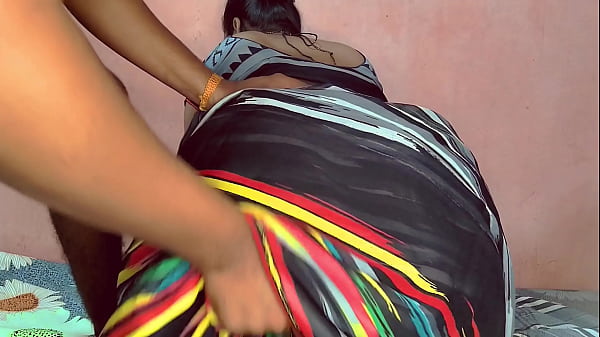 Ibu Tiri Seksi India Bantu Anak Tiru Atasi Masalah Viagra Kerasnya.