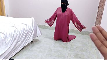 Malam Ini, Di Kamarku, Ibu Tiri Desi Yang Seksi Itu Digebukin Habis-habisan Sampai Meraung-raung.