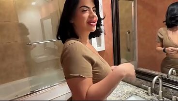 Ibu Tiri Latina Montok Ngebet Nge-seks ~ Lissa Aires ~ Fantasi Rumah Tangga ~ Scott Stark