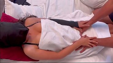 Desi Bhabhi Ketat Tembem Digenjot Habis-habisan Sama Devar, Suara Desahan Hot Bikin Ngilu, Video Xxx Viral.