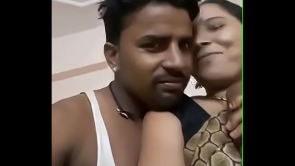 Tekan-tekan Tante Desi, Pentil Montoknya Bikin Ngiler