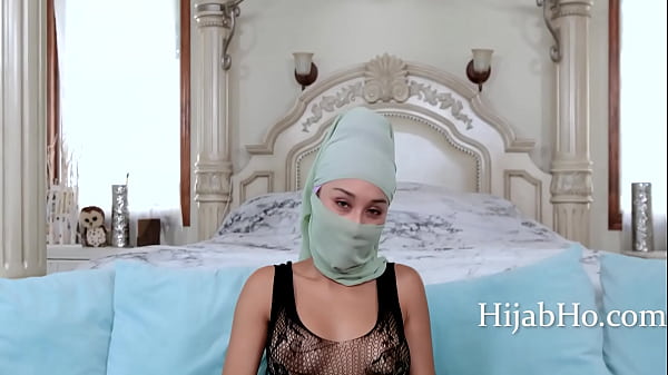 Ibu Tiri Berhijab Bikin Tenang – Cali Lee, Sampai Lupa Diri