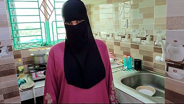 Suami Selingkuh Ngentot Pembantu Rumah Hijab Pas Sepi Rumah Bangla