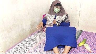 Cewek Hijab Indonesia Lagi Colmek Sampe Basah Kuyup