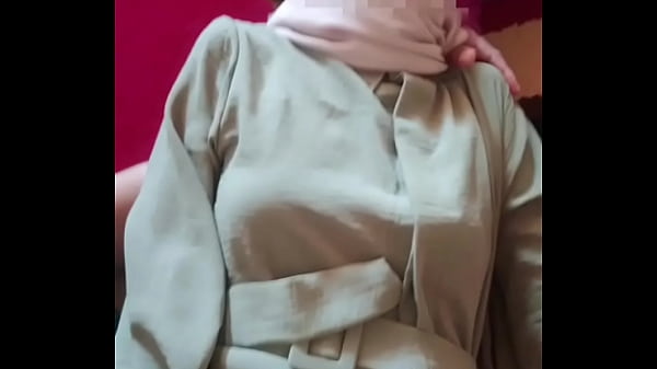 Saudari Tiri Hijab Di Entot Mesum Di Hari Raya Lebaran, Makin Nikmat