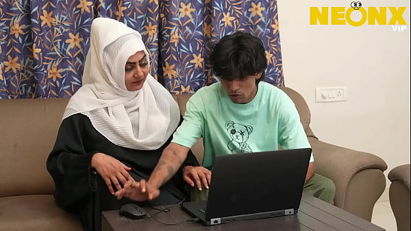 Hijab Cewek Kepergok Kakak Tiri Lagi Mainin Diri Sendiri