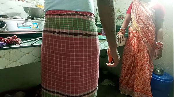 Nyonya Rumah Gebrak Pelayan Yang Masak Di Dapur, Lalu Minta Digenjot Sampai Muncrat! Suara Hindi Jelas Kedengeran.